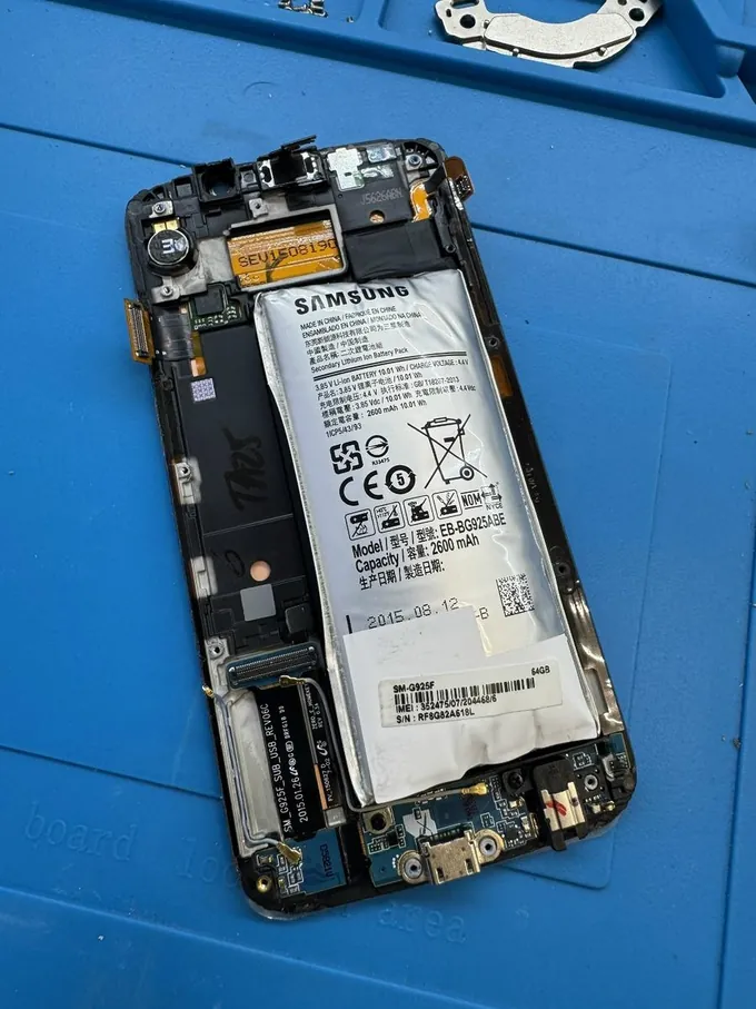 Samsung S6 Edge — замена вспухшей батареи